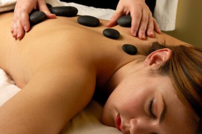 Why Modern Esthetician Training Focuses on Non-Invasive Care